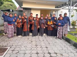 KALURAHAN GENJAHAN MENGIKUTI KIRAB PAMONG  DI KARATON YOGYAKRTA